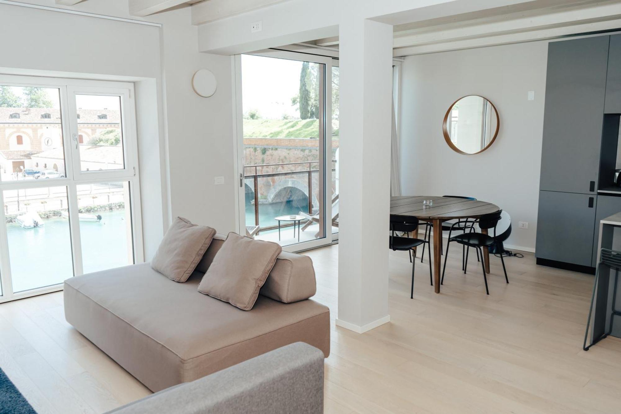 Bed & Breakfast C House