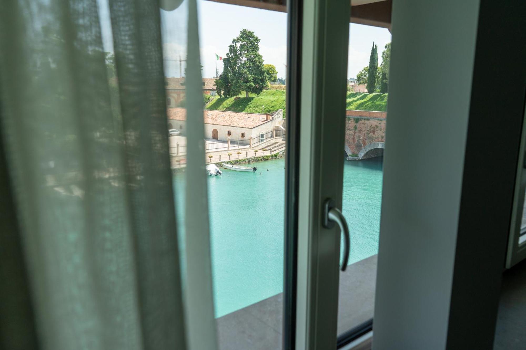 Bed & Breakfast C House Peschiera del Garda